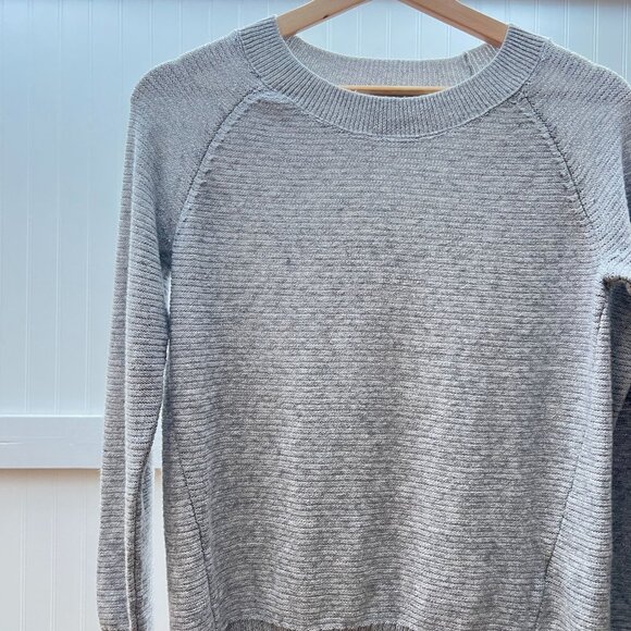 Old Navy XS Gray Knit Long Sleeve Sweater Cozy Slits Women's Sweatshirt - Picture 1 of 8